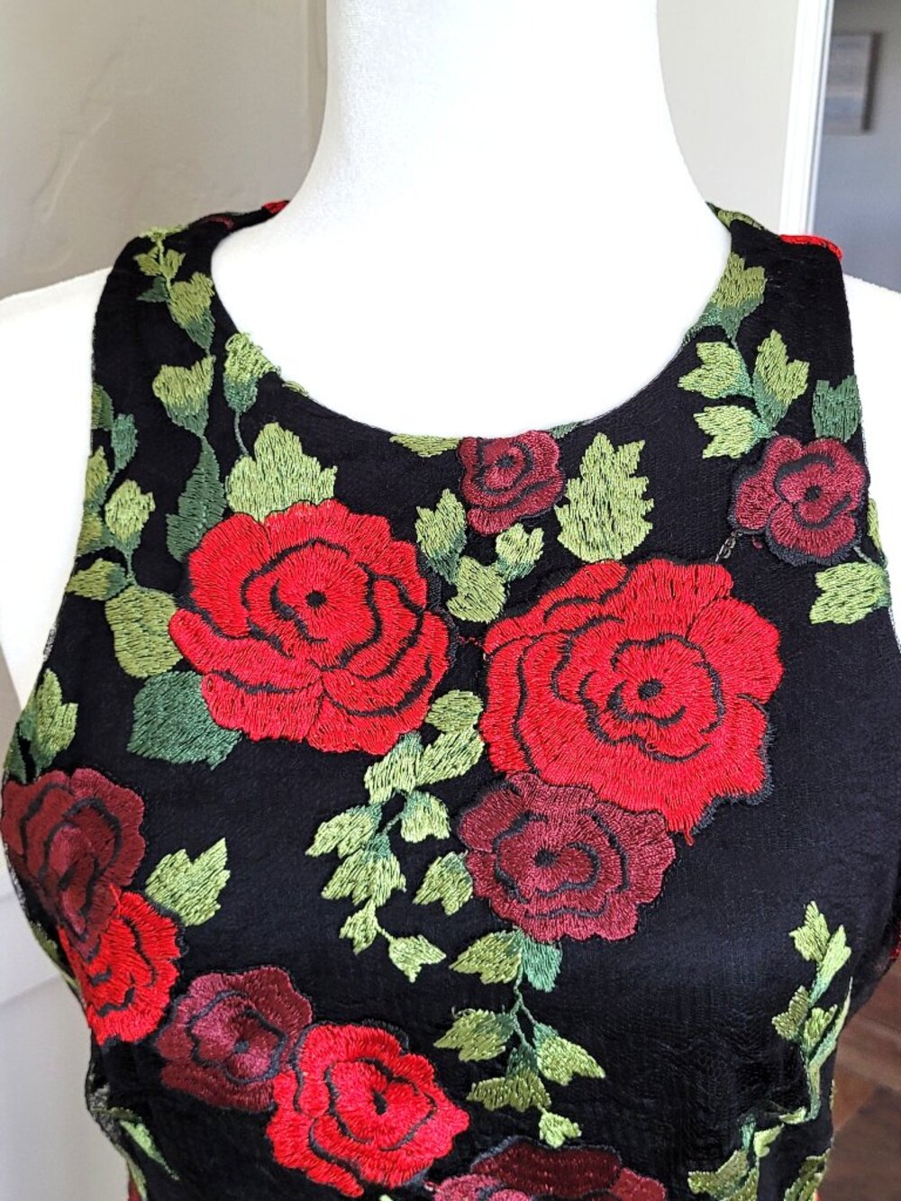 Betsey Johnson Rose Lace Dress - Picture 4 of 6
